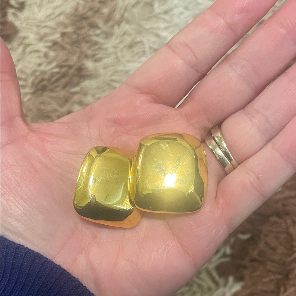 Source Unknown Gold Square Dome Clip-On Earrings